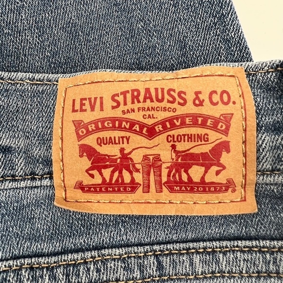 Levi's 724 High Rise Straight Distressed Frayed Hem Jeans Size 31 Women's - Picture 4 of 8